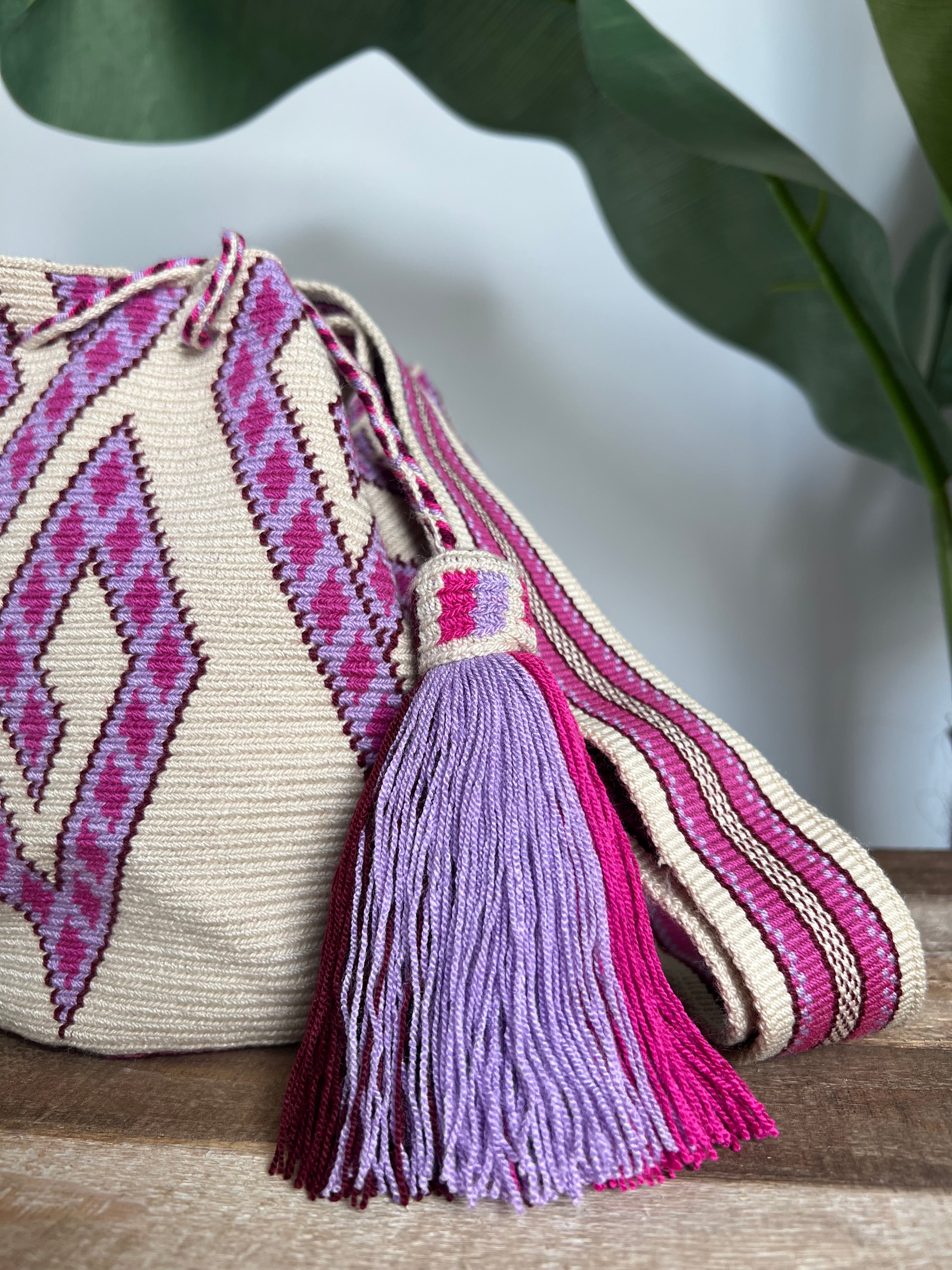 1 THREAD  ✻ Medium Wayuu Mochila