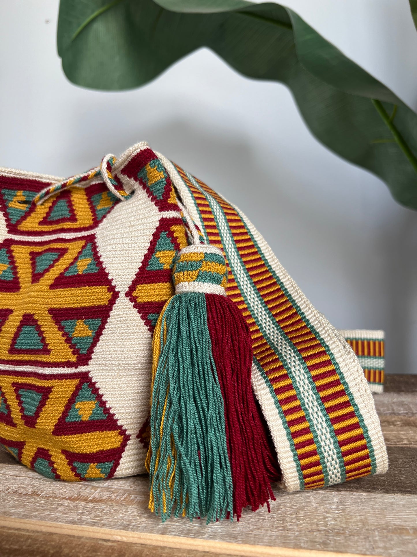 1 THREAD  ✻ Medium Wayuu Mochila